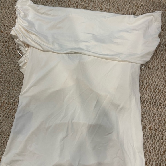 NWT Off The Shoulder Top - Picture 3 of 3